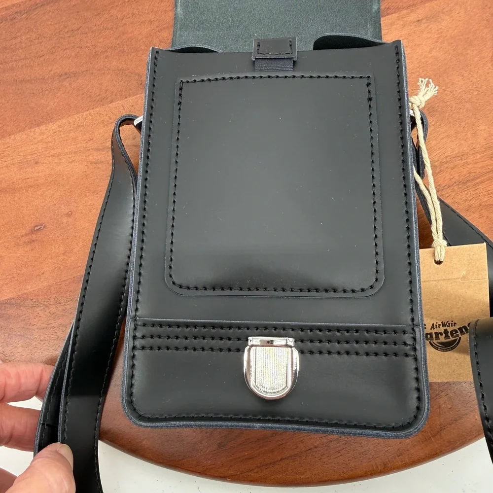 Dr. Martens Vertical Messenger Crossbody Bag Black Kiev Leather AD055001